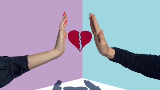 O breadcrumbing pode ser praticado online ou presencialmente.