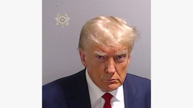 Foto de Donald Trump, tirada em Atlanta em 24 de agosto de 2023 