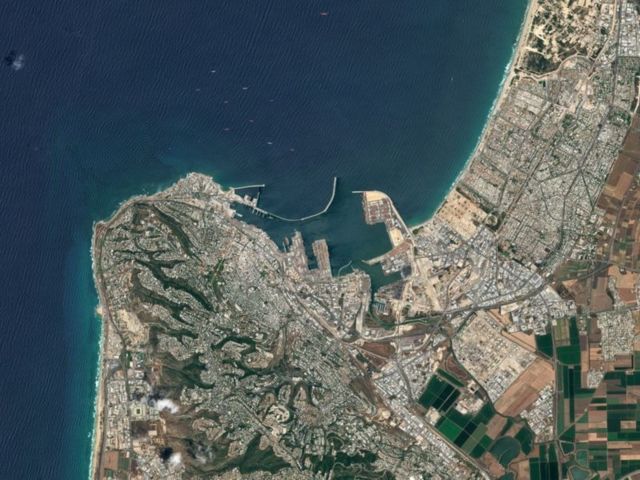 நரேந்திர மோதி, அதானி, கிரீஸ்