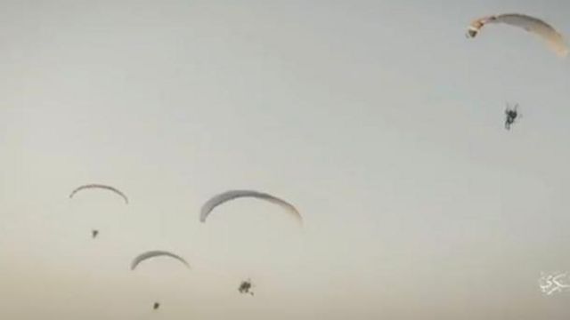 حماس نشرت مقاطع فيديو لعناصرها يستقلون طائرات شراعية ويهجمون على مواقع إسرائيلية