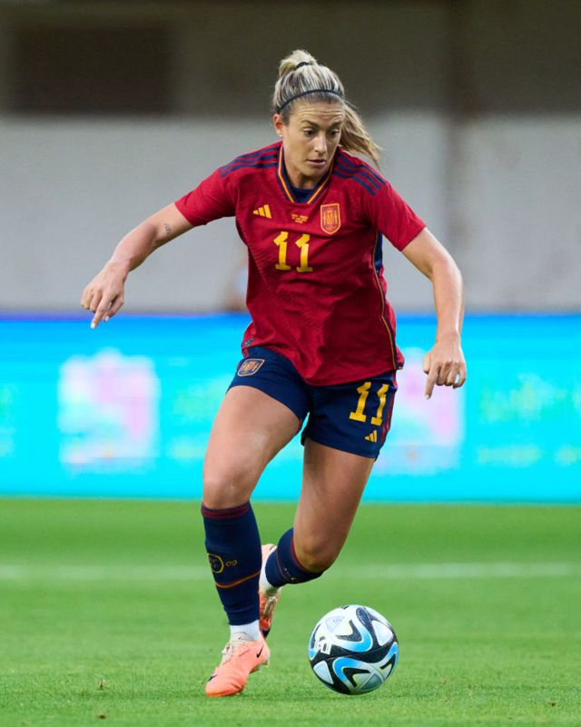 Alexia Putellas jugando con España.