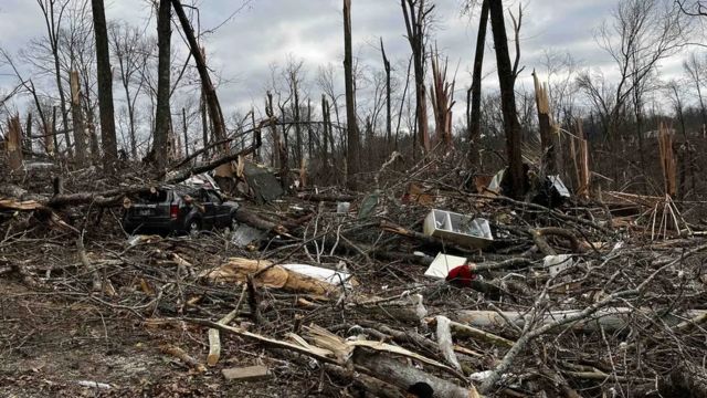 Cenas de destruição do tornado