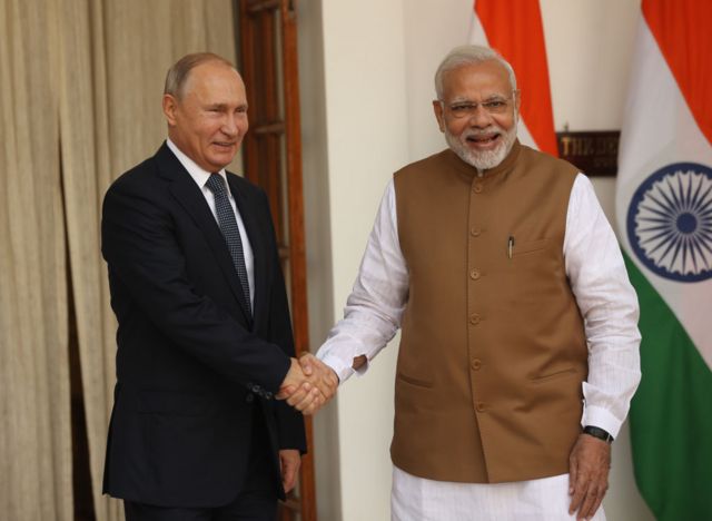 நரேந்திர மோதியுடன் புதின்