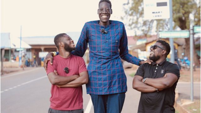 Ghana tallest Man Sulemana Abdul Samed Awuche Na 9 6 Feet Giant 