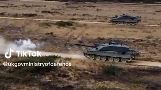 Captura de tela de vídeo de tanque Challenger 2 na conta do Ministério da Defesa do Reino Unido no Tik Tok