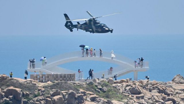 Çin helikopteri Pingtan Adası üzerinde