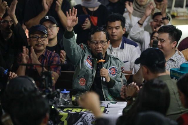 Mahfud MD menyatakan ingin mundur dalam dialog bertajuk "Tabrak Prof!" di Semarang, Jawa Tengah pada Selasa (23/01/2024)