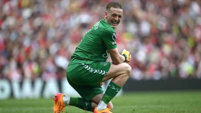 Jordan Pickford of Everton reacts during the Premier League match between Arsenal FC and Everton FC at Emirates Stadium on May 19, 2024