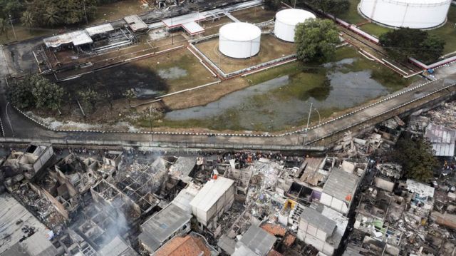 Foto udara permukiman penduduk yang hangus terbakar dampak kebakaran Depo Pertamina Plumpang di Jalan Koramil, Rawa Badak Selatan, Koja, Jakarta, Sabtu (4/3/2023)