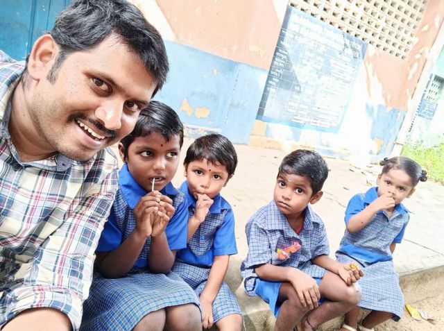 திருவள்ளூர் அரசுப் பள்ளி ஆங்கில ஆசிரியர் பகவான்.