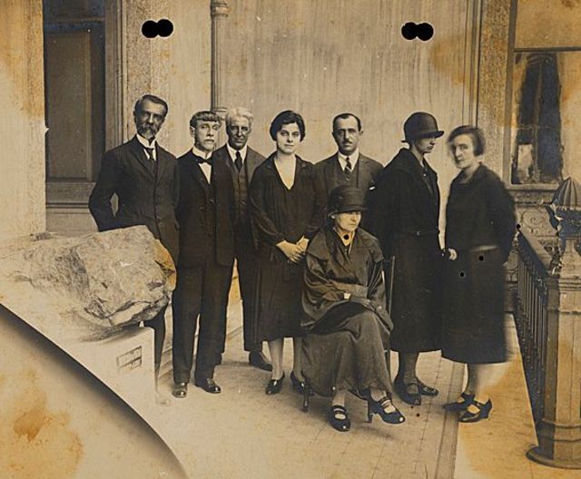 Madame Curie (sentada) visita o Museu Nacional em 29 de julho de 1926