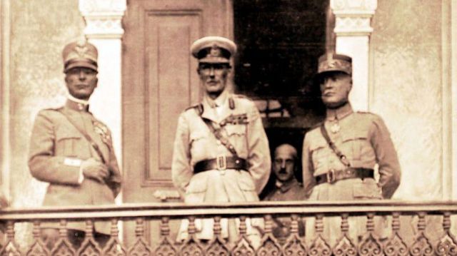 Charles Harington (ortada) İtalyan ve Fransız birliklerinin generalleriyle birlikte İstanbul'da