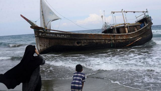 Pengungsi Rohingya Terdampar Di Aceh Dan 'ditolak Warga', Pemerintah ...