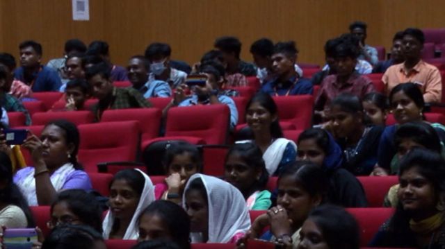 வெற்றிமாறன் பேச்சால் சர்ச்சை