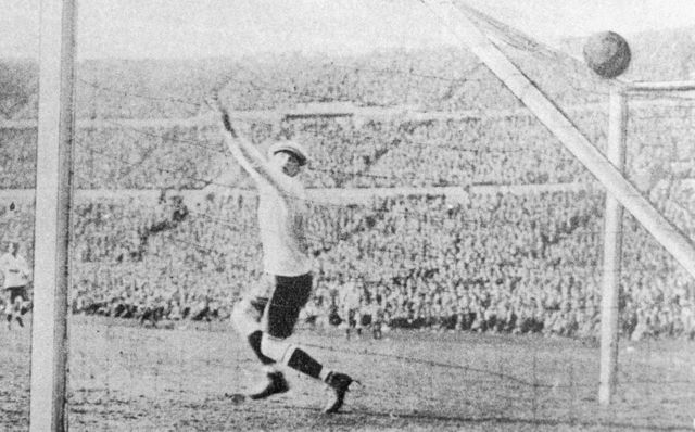 Un partido del Mundial 1930 en Uruguay
