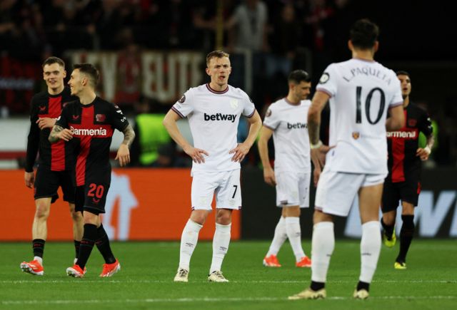 West Ham players look disappointed after Bayer Leverkusen score against them