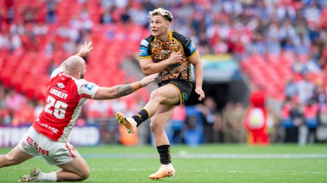 Lachlan Lam boots the Challenge Cup winning drop-goal at Wembley in 2023
