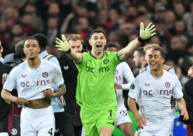 Aston Villa goalkeeper Emiliano Martínez celebrates with his team-mates after their penalty shootout win over Lille