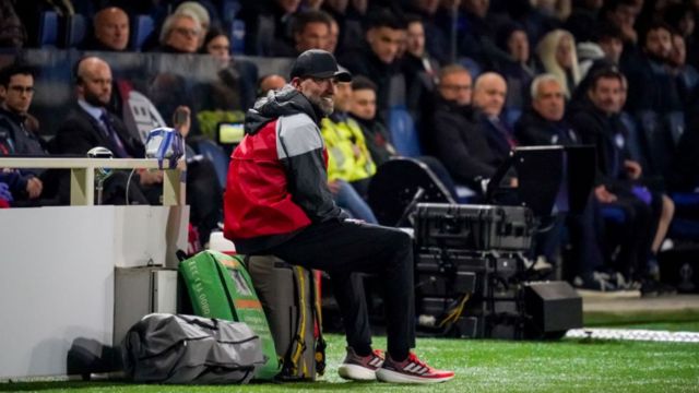 Jurgen Klopp sitting down looking jaded during Liverpool's Europa League quarter-final against Atalanta