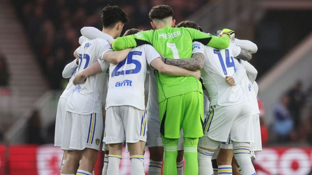 Leeds players in a huddle