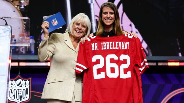 Melanie Salata-Finch and her daughter Alex announce the last draft pick in 2022