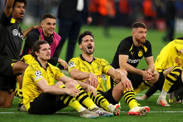 Mats Hummels of Borussia Dortmund celebrates with teammates at full-time
