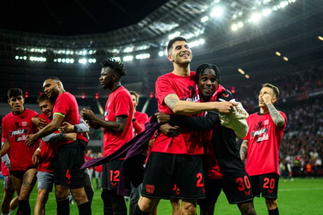Bayer Leverkusen players celebrating