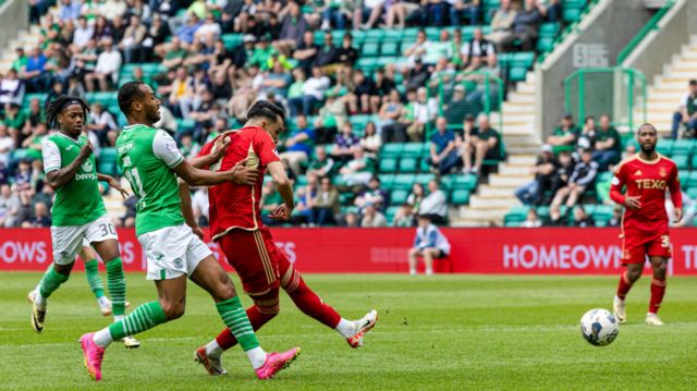 Bojan Miovski scores for Aberdeen against Hibernian