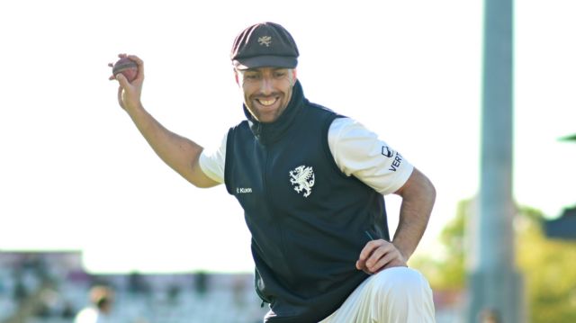 Jack Leach warming up for Somerset