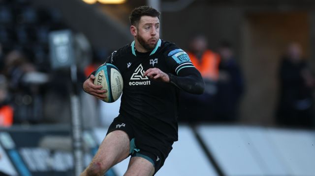 Alex Cuthbert in action for Ospreys