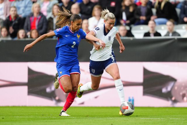 England's Alessia Russo (right) and France's Maelle Lakrar battle for the ball during the UEFA Women's Euro 2025 qualifying League A, Group A3 match at St. James' Park, Newcastle upon Tyne