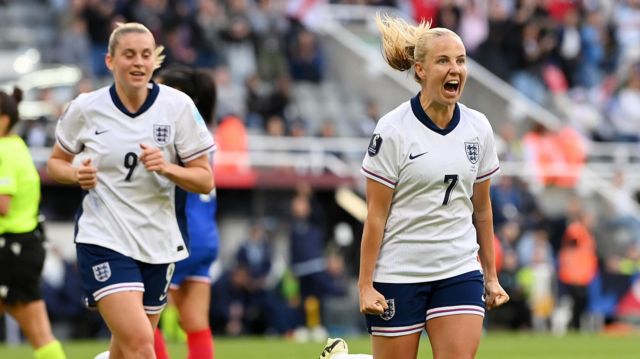 England's Beth Mead celebrates scoring against France