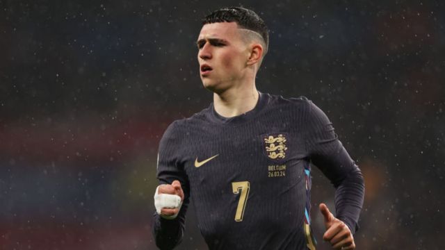 Phil Foden playing for England