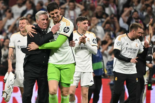 Ancelotti and Courtois embrace at full time