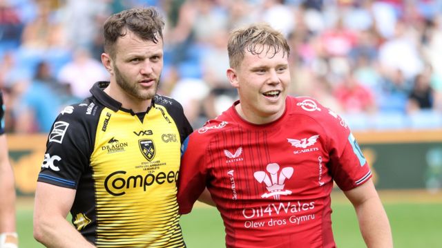 Steff Hughes of Dragons and Sam Costelow of Scarlets