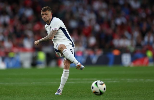 Kieran Trippier kicks the ball