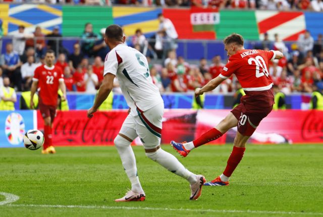 Michel Aebischer scores Switzerland's second goal