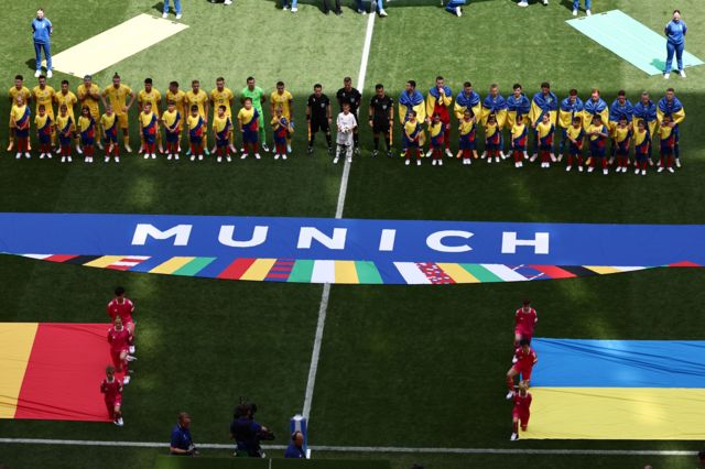 Romania and Ukraine teams