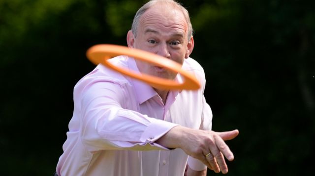 Ed Davey throws a frisbee