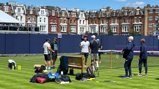 Carlos Alcaraz and Andy Murray practise at Queen's