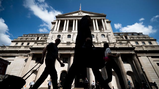 People walking past the Bank of England