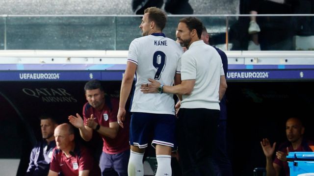 Harry Kane being subbed off for England against Denmark during Euro 2024