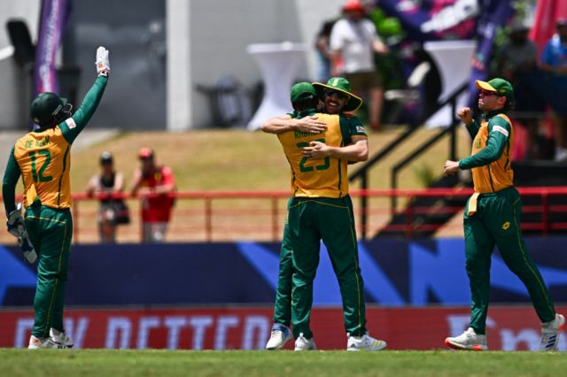 South Africa celebrate the wicket of Jonny Bairstow
