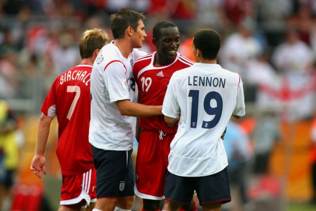 Frank Lampard of England, Dwight Yorke of Trinidad & Tobago and Aaron Lennon of England have words