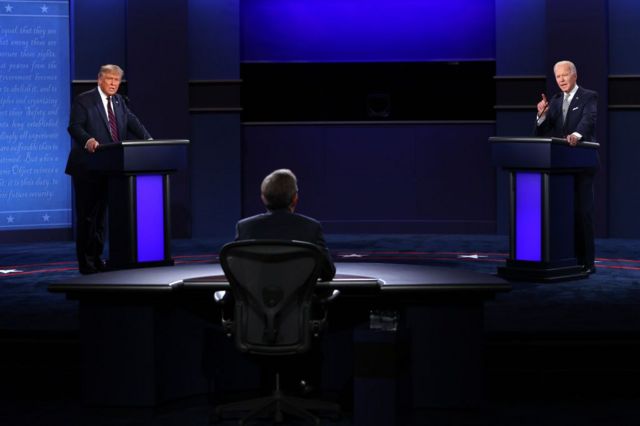 Donald Trump (L) and Joe Biden (R) debate on stage at Case Western University in Ohio in September 2020, as journalist Chris Wallace (C) moderates.