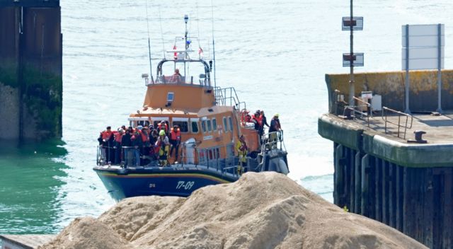 People are brought ashore on an RNLI boat
