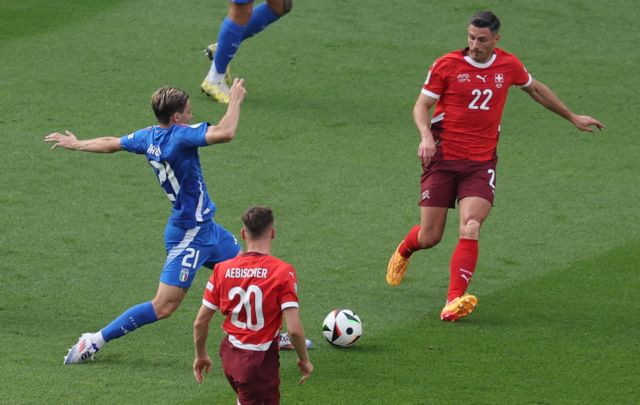 Nicolo Fagiolo of Italy (L) and Fabian Schaer of Switzerland in action