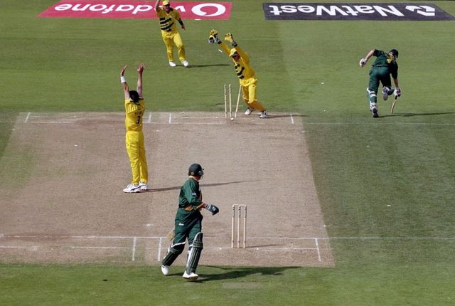 South Africa lose the cricket World Cup semi-final in 1999