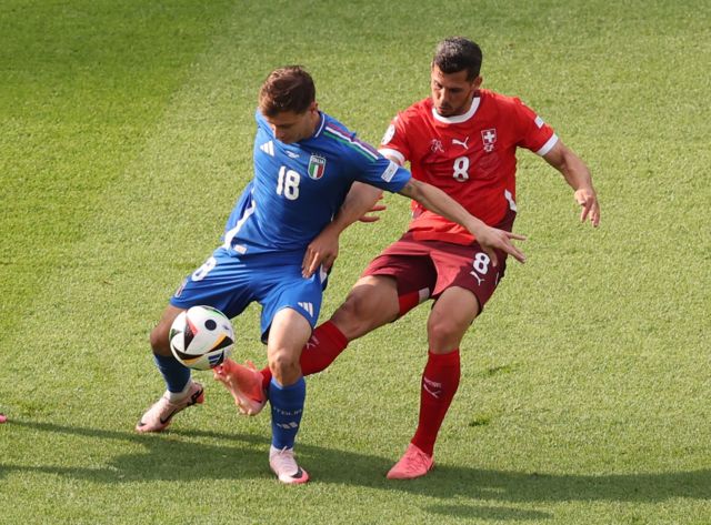 Nicolo Barella of Italy (L) and Remo Freuler of Switzerland in action