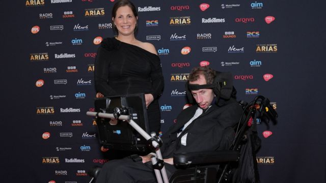 Rob Burrow with wife Lindsey at the Arias Awards in May 2024.